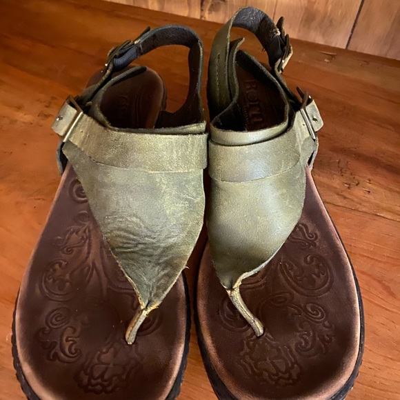 Sandals - Picture 2 of 5